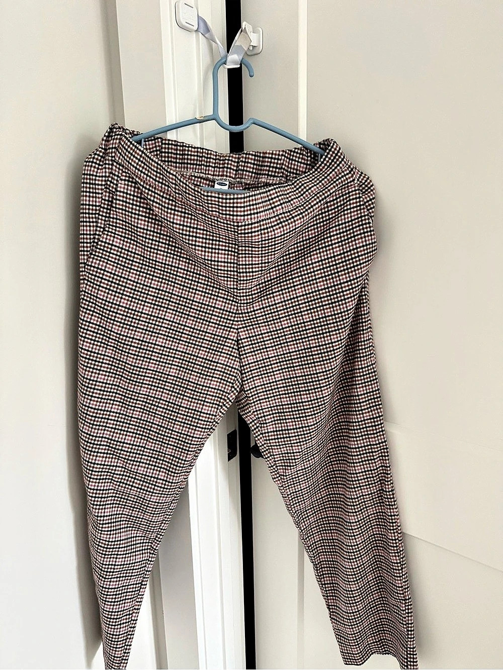 Old Navy Mid-Rise Straight Plaid Pull-On Ankle Pants Pink & Black Size 10